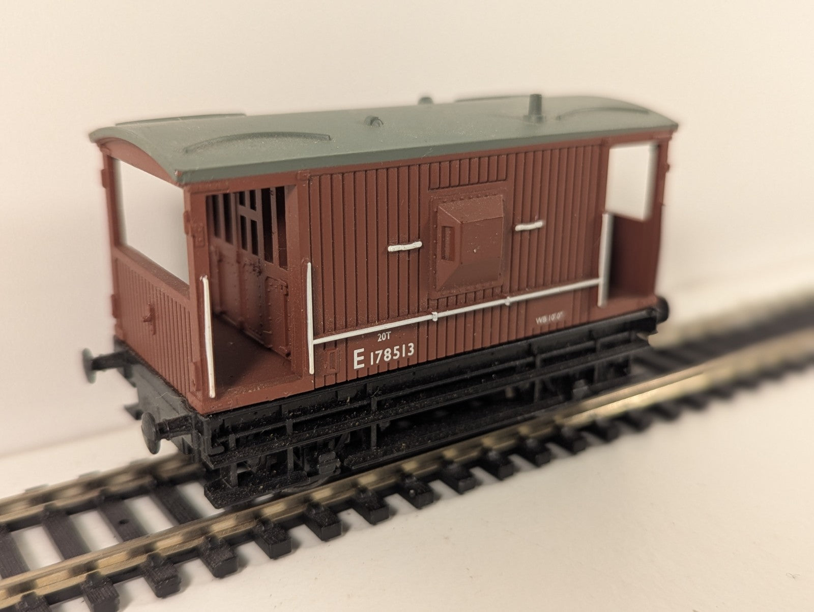 Bachmann Branchline OO Gauge 20 Ton Brake Van E178513