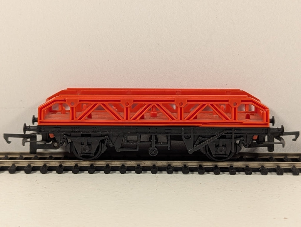 Hornby R224 OO Gauge Flat Wagon Missing Wheel Load
