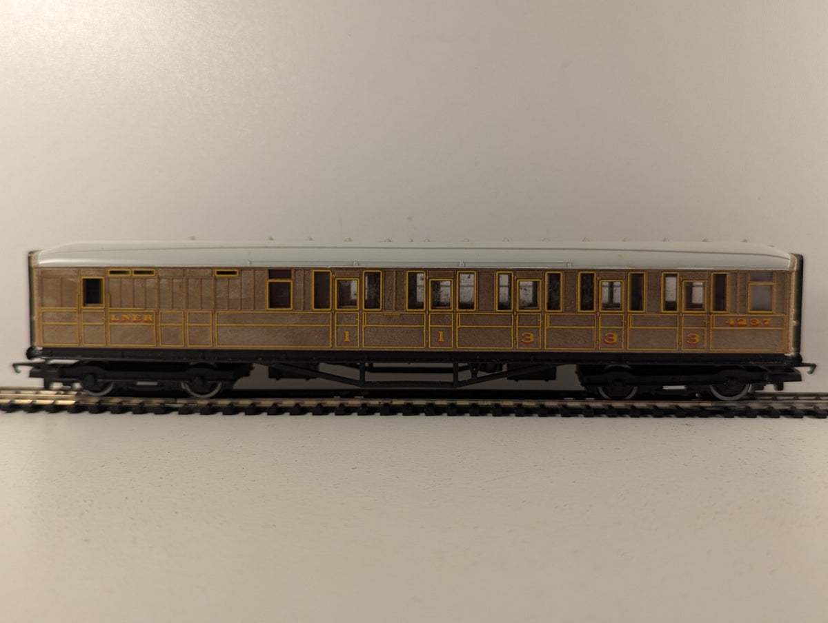 Hornby OO Gauge LNER Gresley Brake Coach Passenger Coach 4237 LNER Teak R477