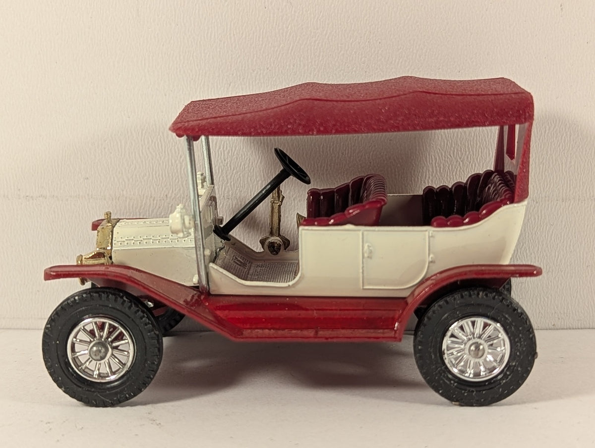 Matchbox 1911 Model "T" Ford Die-cast Vehicle White and Red Y-1