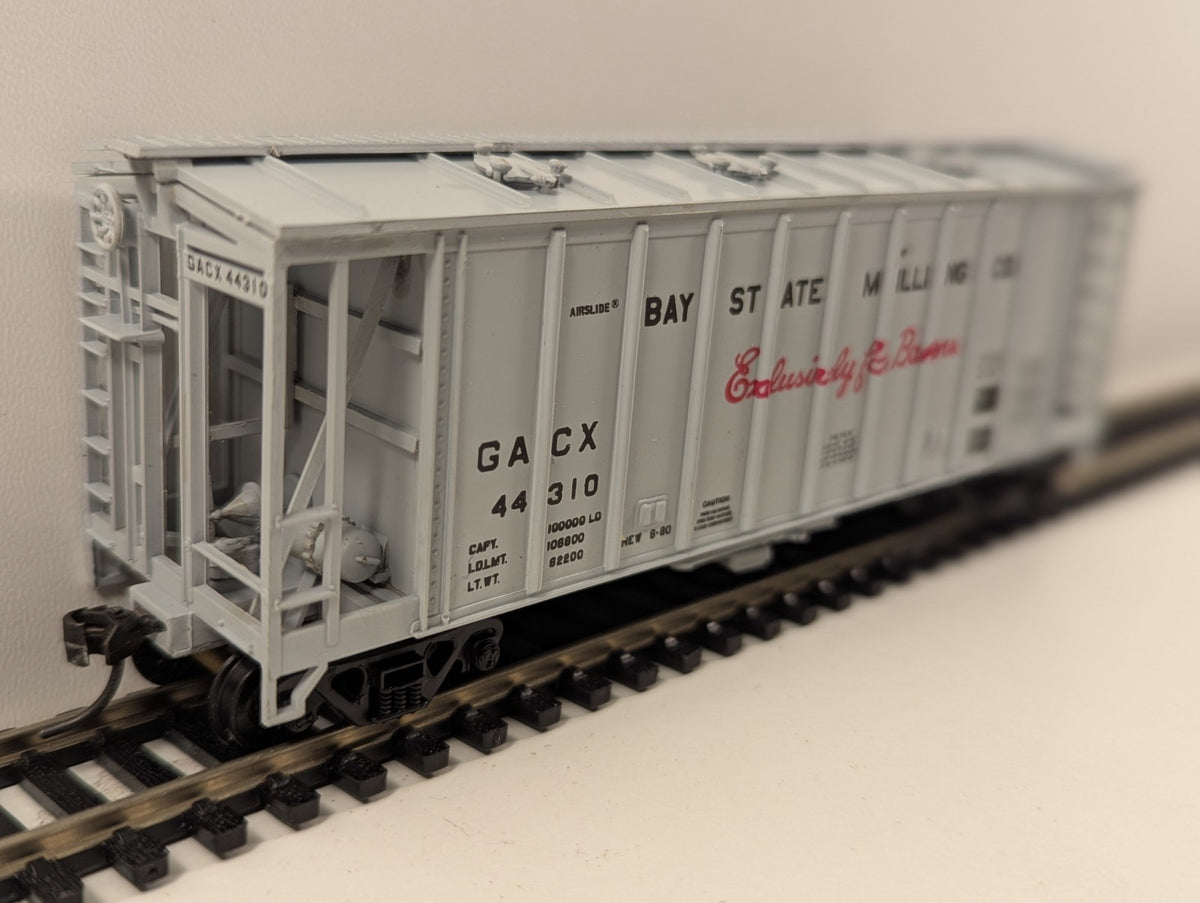 Walthers 932-4618 Bay State Milling Inc. 39' Single-Bay Airslide Hopper HO Gauge