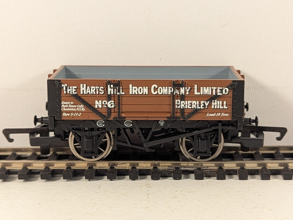 Hornby OO Gauge 4 Plank Wagon 'The Harts Hill Iron Company Limited' Goods Wagon
