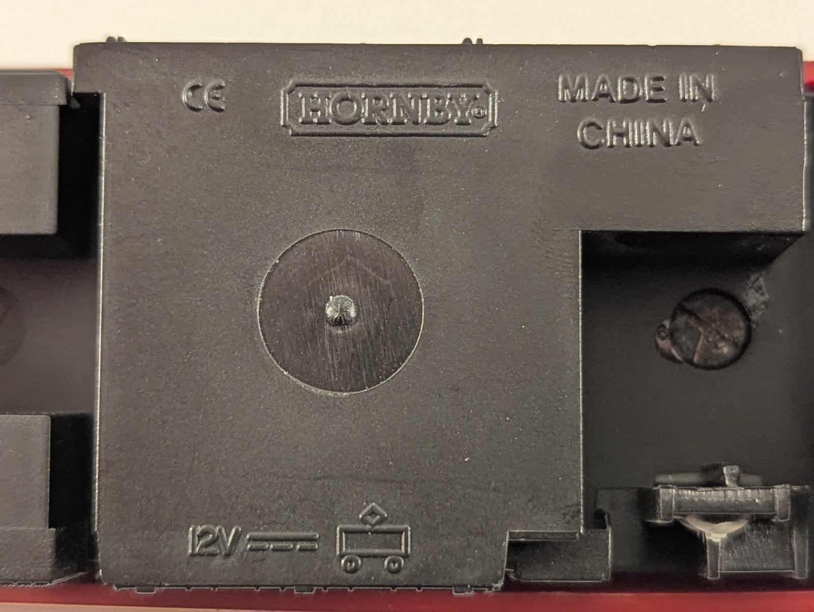 Hornby BR Class 90 EWS Electric Locomotive OO Gauge - Missing Coupling