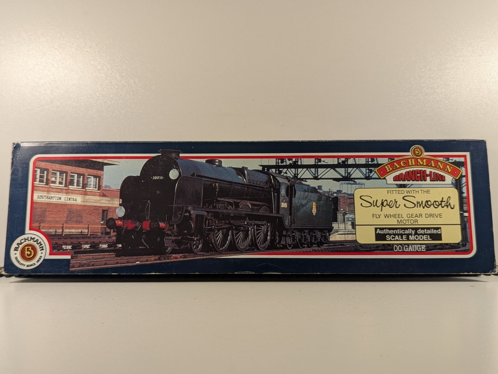 Bachmann OO Gauge Lord Nelson Class 4-6-0 30852 'Sir Walter Raleigh