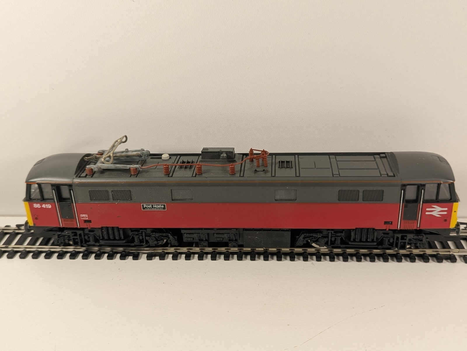 Hornby OO Gauge British Rail Class 86 Electric Locomotive 86419