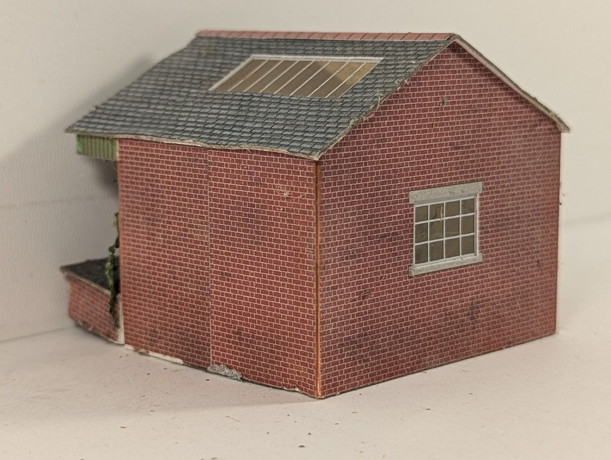 Superquick N Gauge Goods Depot Building Red Brick A8