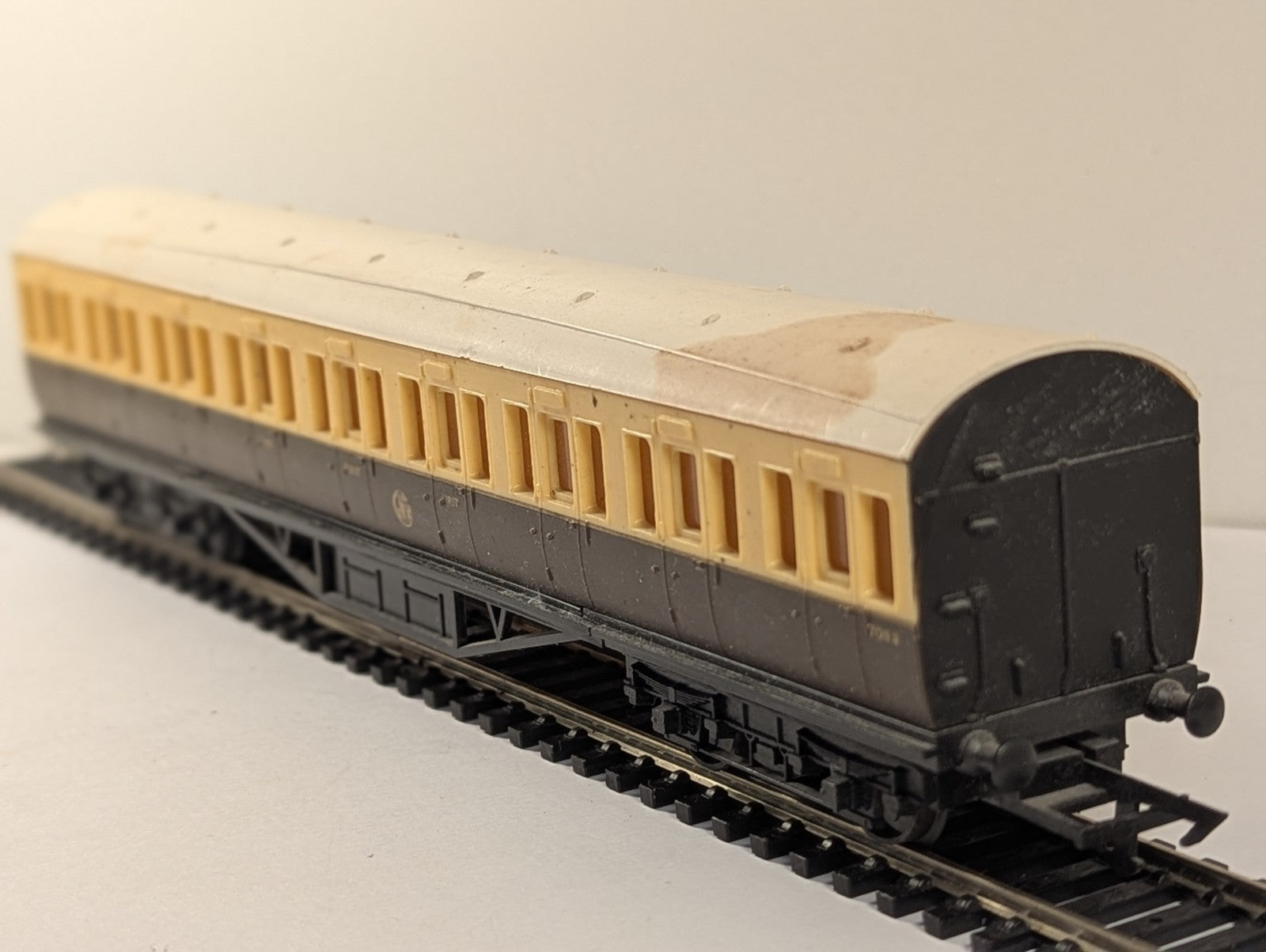 Graham Farish GWR Suburban Brake Coach OO Gauge Needs Clean