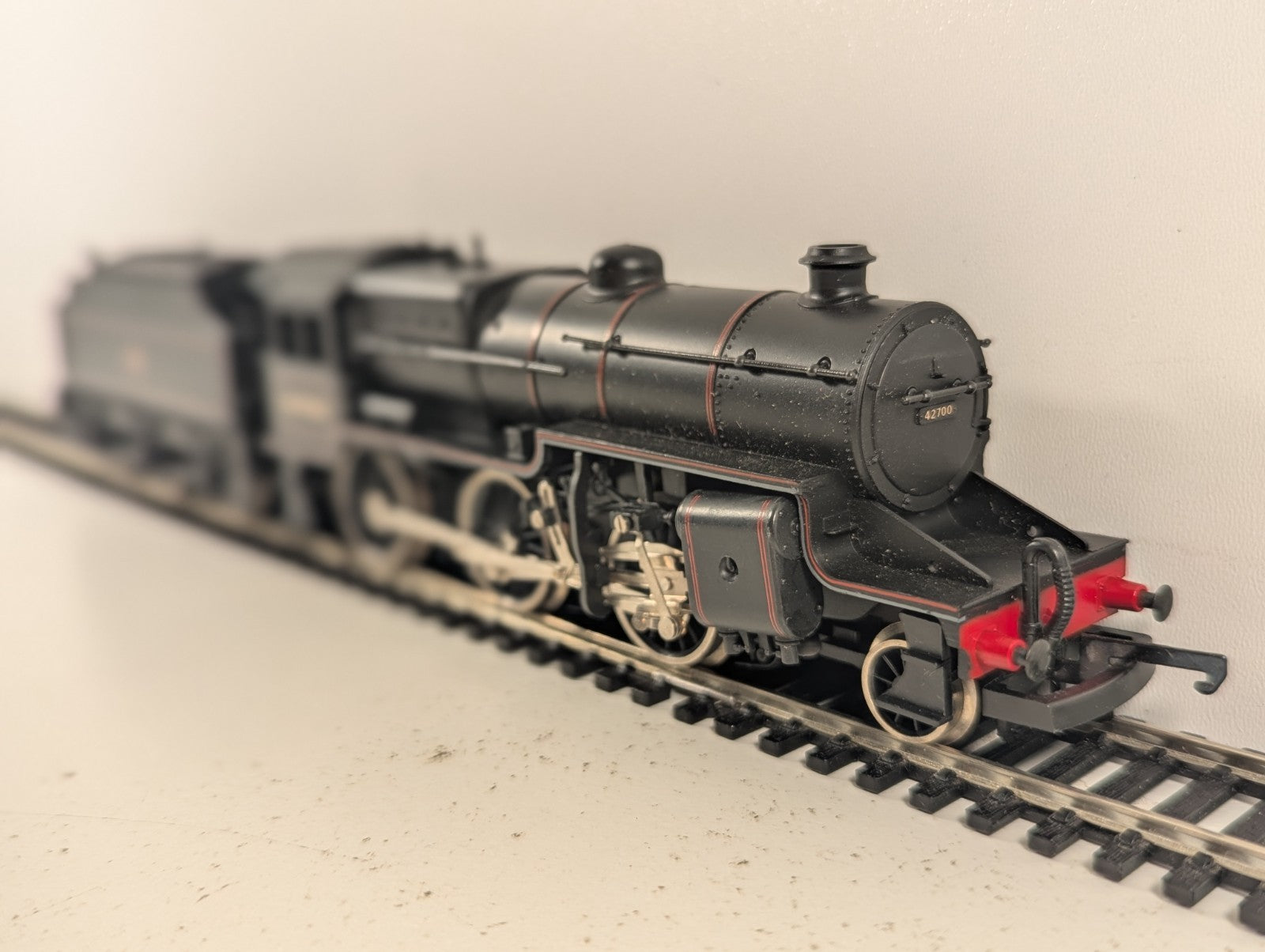 Lima OO Gauge Hughes Crab 2-6-0 Steam Locomotive 42700 BR Lined Black