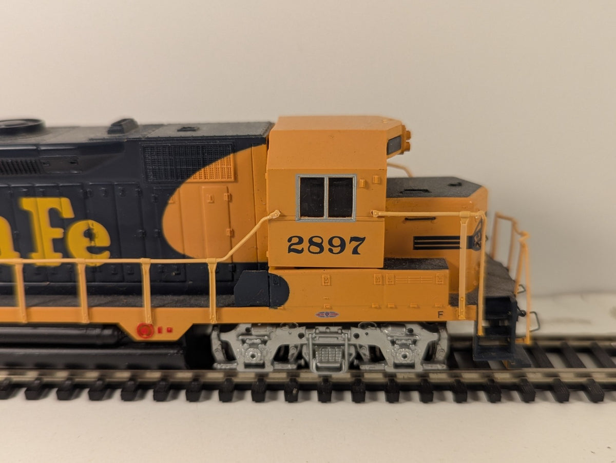 Bachmann HO Scale EMD GP35 Diesel Locomotive – Santa Fe “War Bonnet” Livery