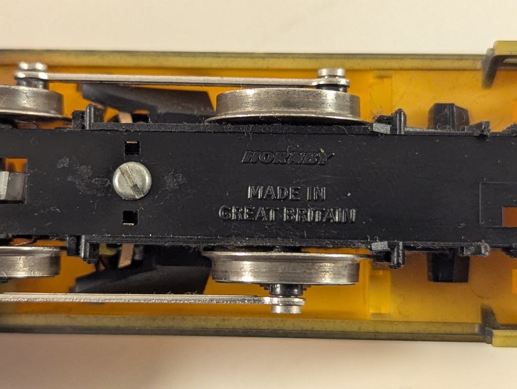 Hornby R155 OO Gauge Holden Class 101 0-4-0T “Colman’s” Yellow Loco – Faults