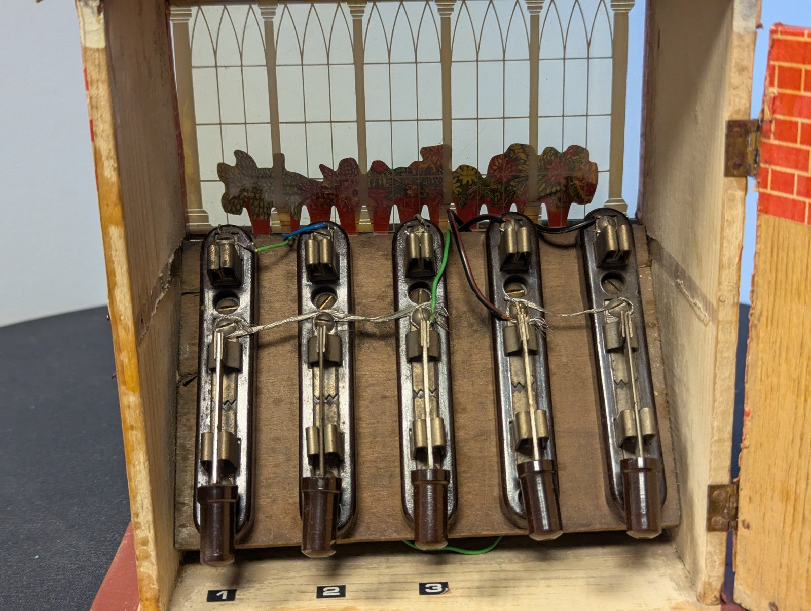 O Gauge Stunning Signal Box with Lights