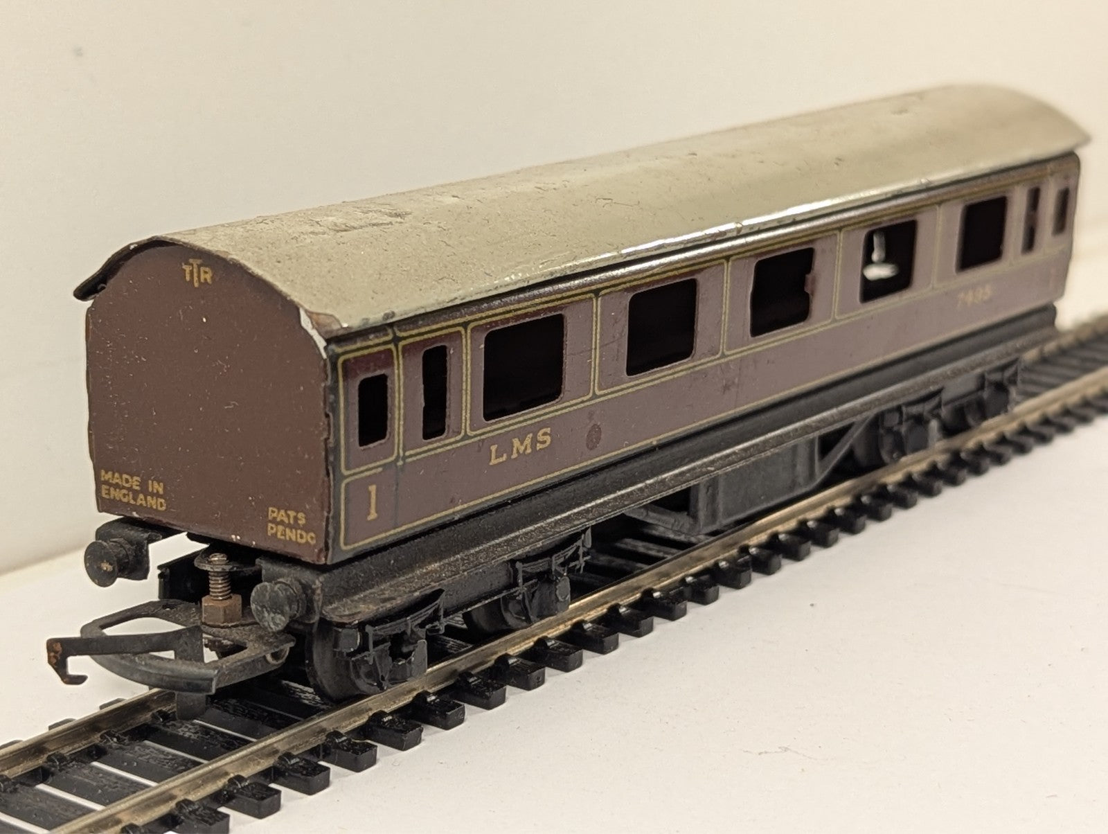 Trix OO Gauge LMS Tinplate 1st Class Composite Coach