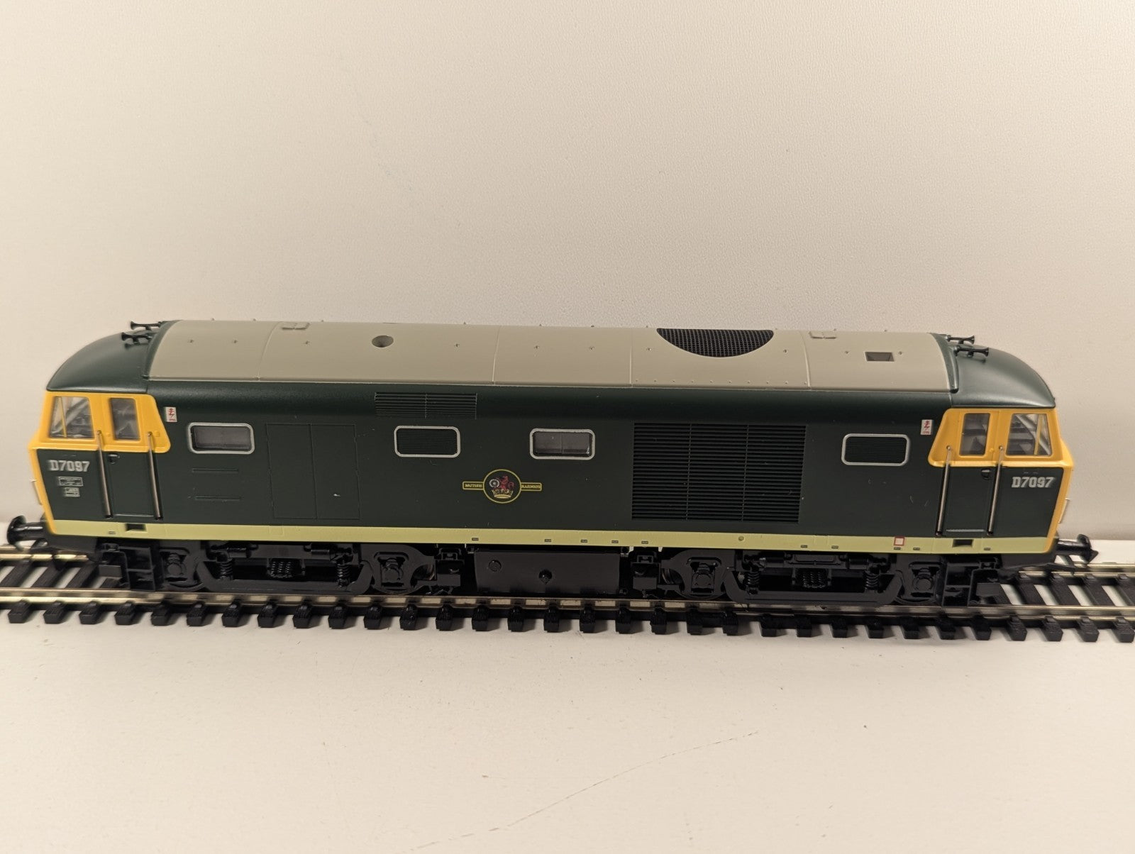 Heljan OO Gauge Class 35 Hymek D7097 DCC Ready
