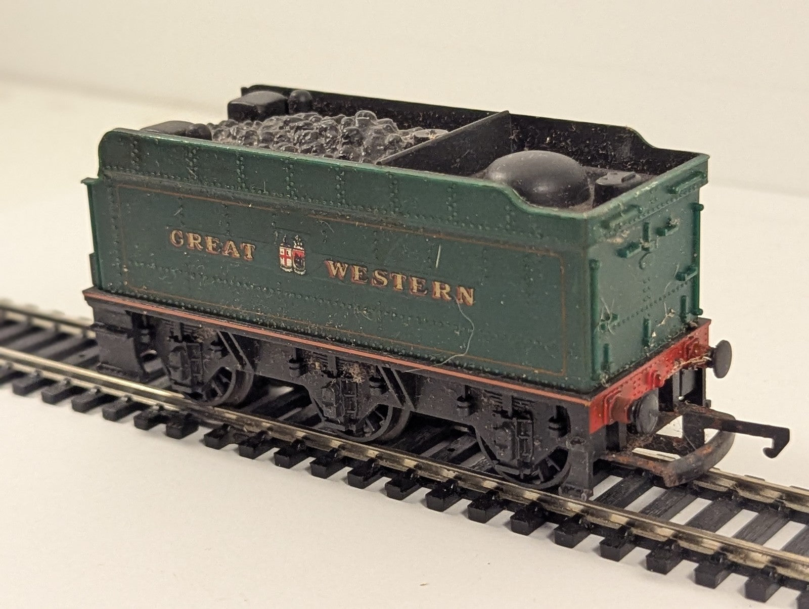 Hornby OO Gauge GWR 6-Wheel Tender GWR Green