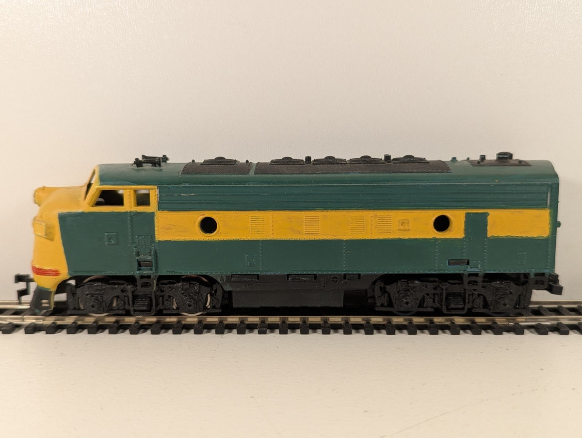 Athearn HO Scale Chicago & North Western EMD F7 Diesel Locomotive with Lights