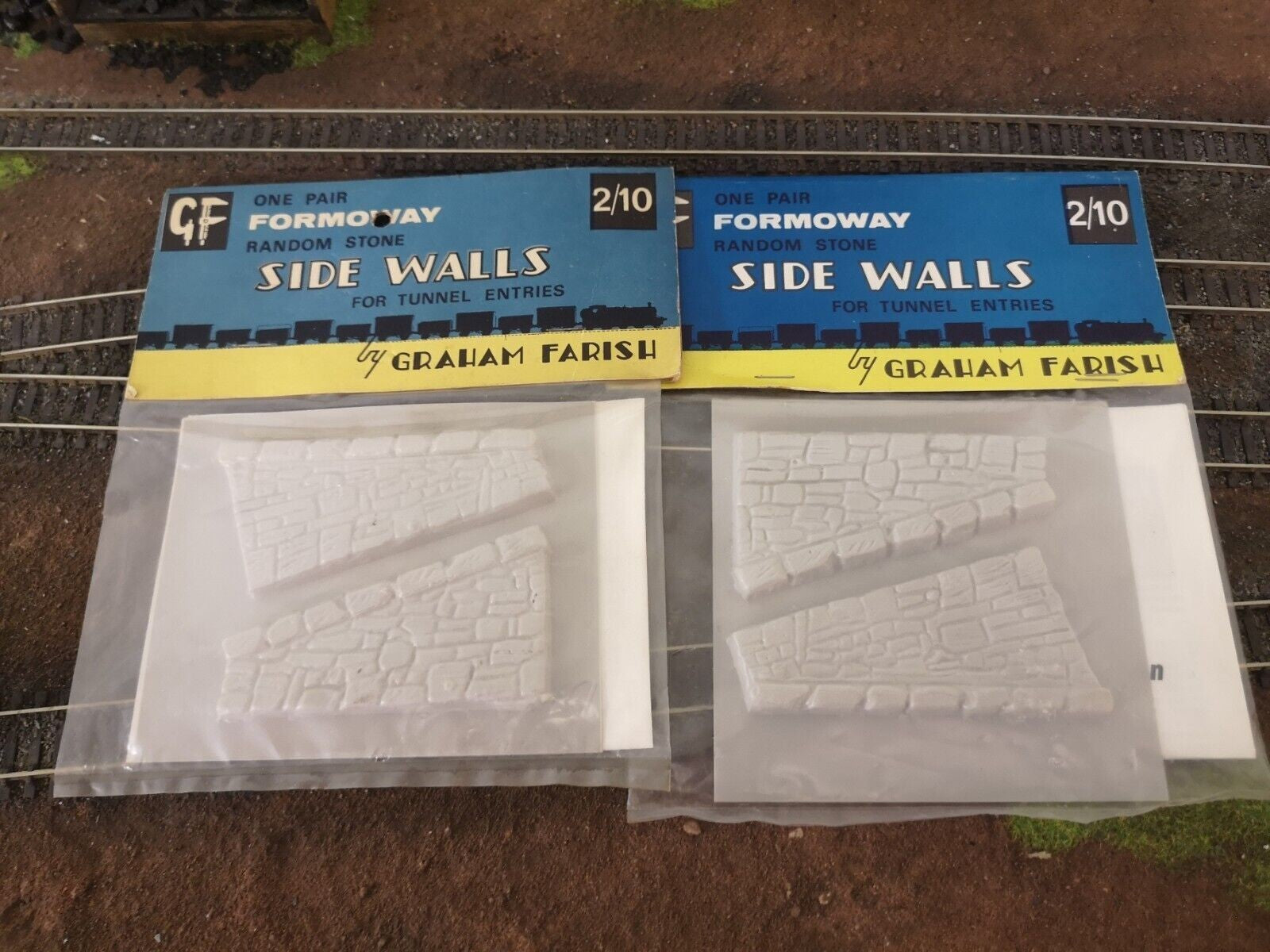 Graham Farish OO Gauge Side Walls (Pair)