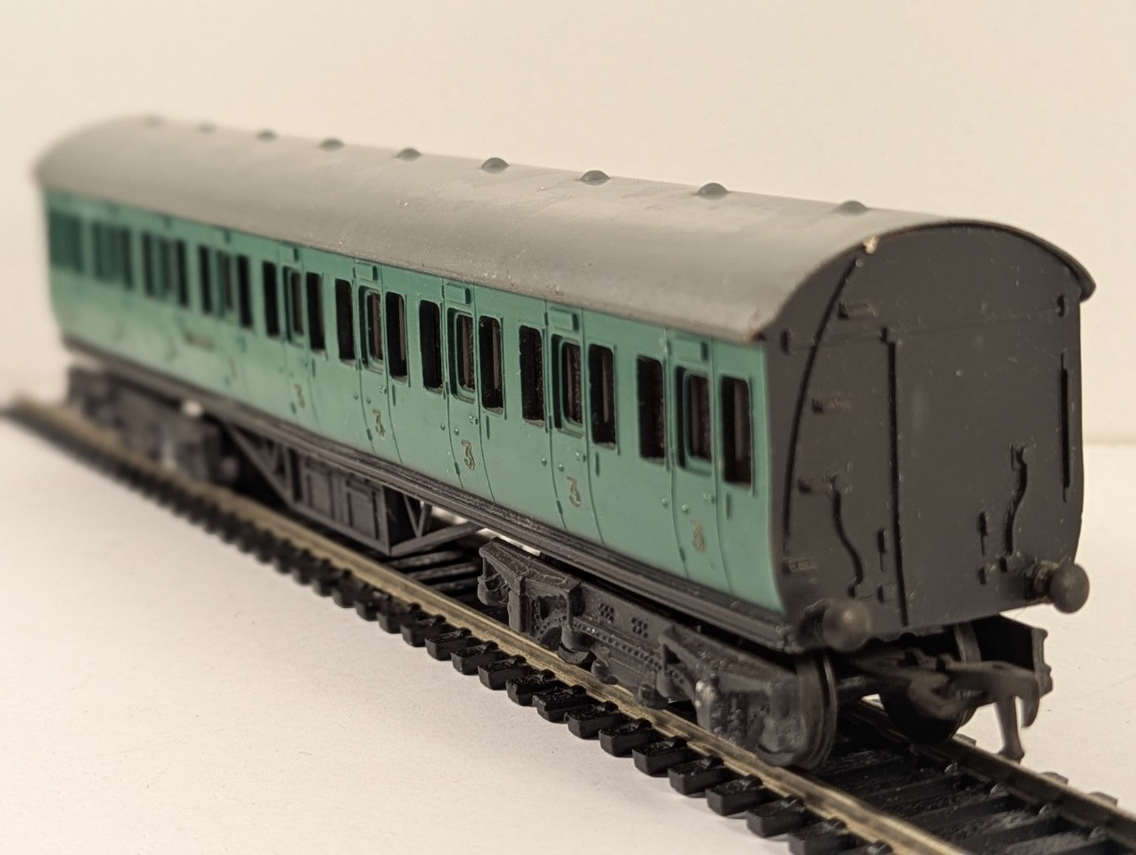 Graham Farish OO Gauge Southern SR Suburban Coach Boxed