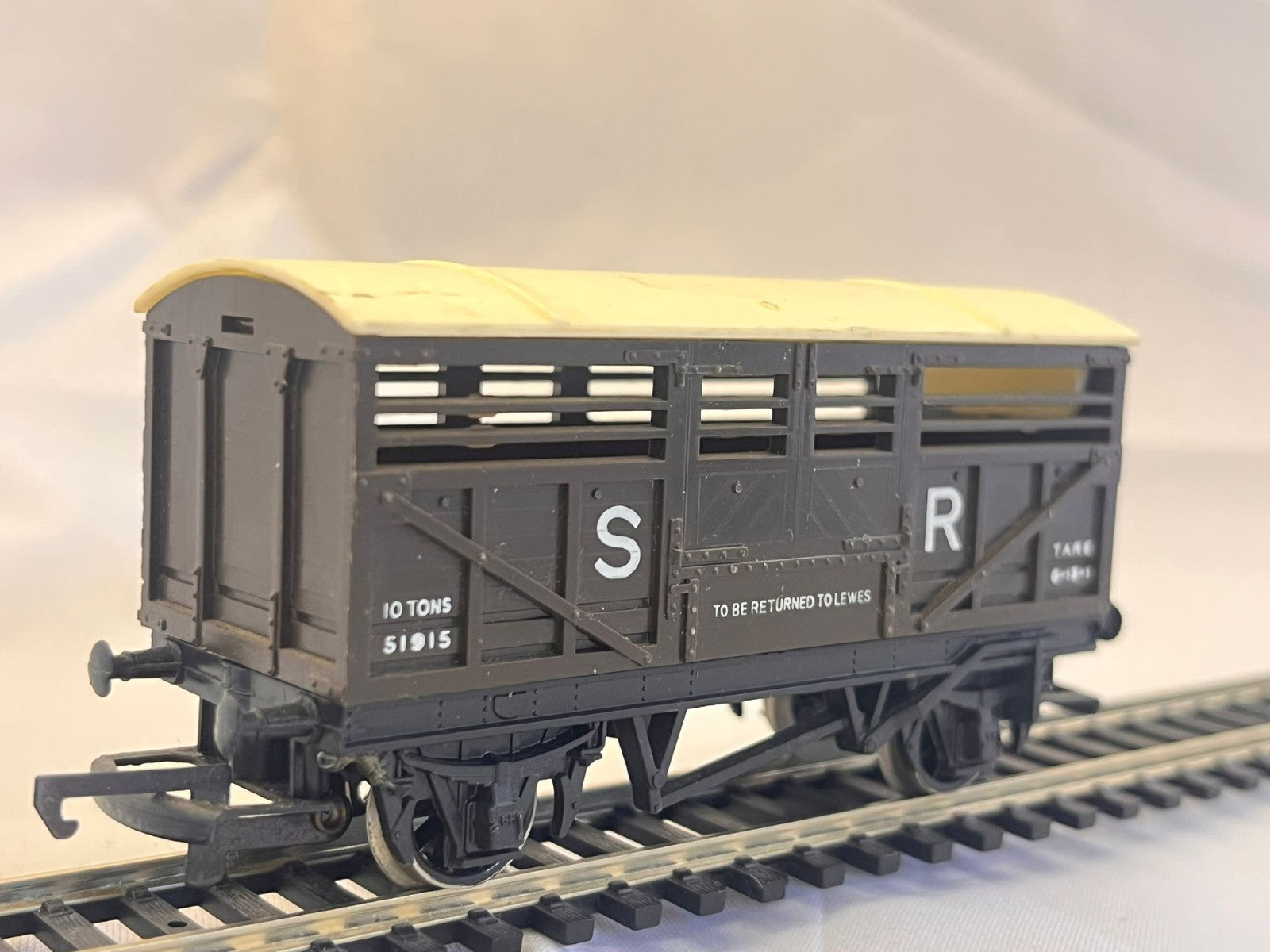 Hornby OO Gauge R106 Southern Railway Sheep Wagon