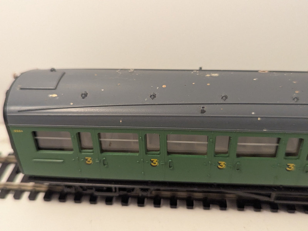 Hornby R4744 OO Gauge SR Maunsell Brake Coach Green – Needs Clean