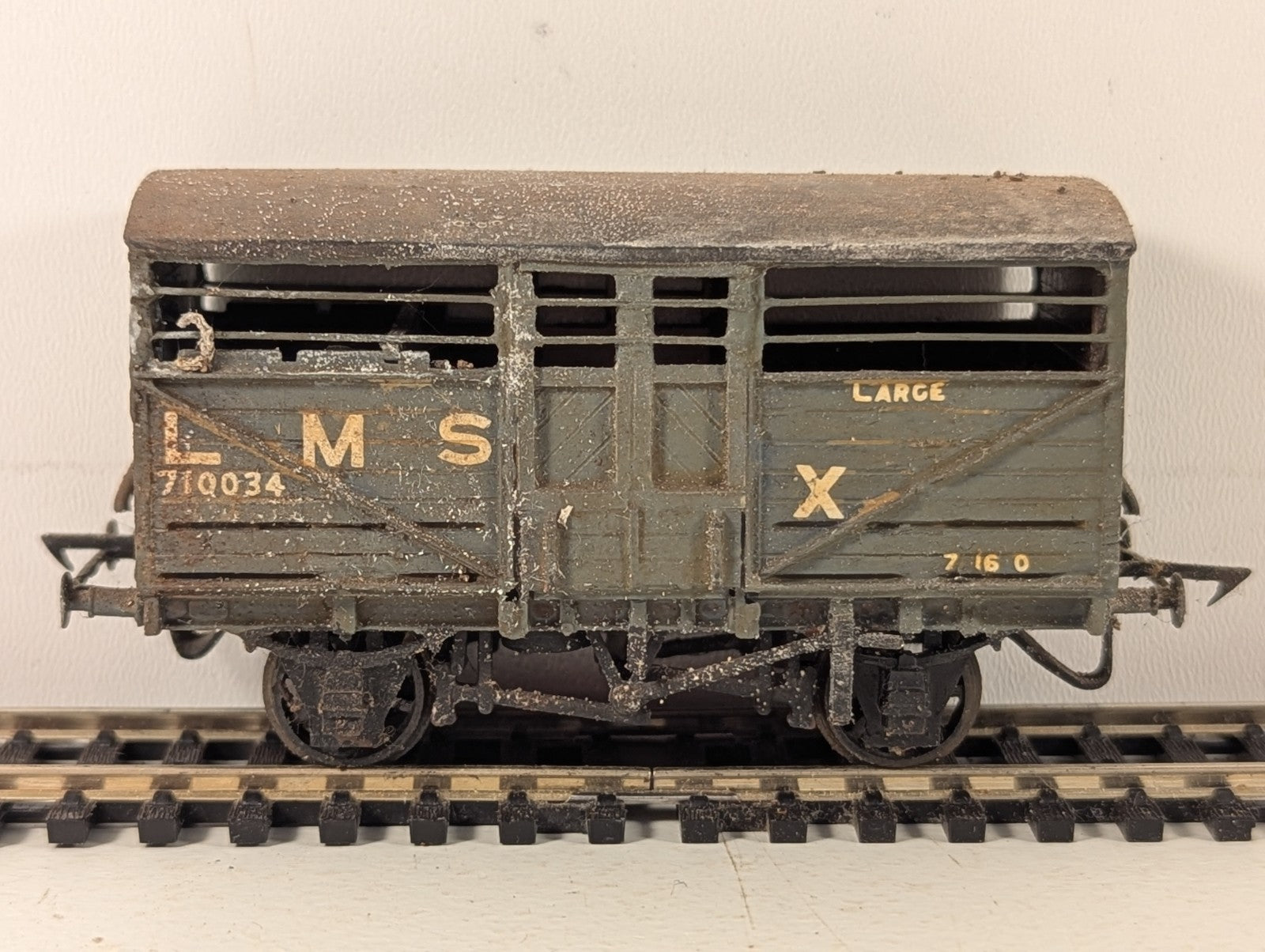 Kitbuilt OO Gauge LMS Cattle Wagon 710034 LMS Grey