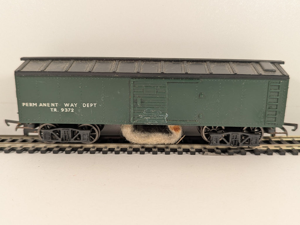 Tri-ang OO Gauge Track Cleaning Car Goods Wagon T.R. 9372 Permanent Way Green