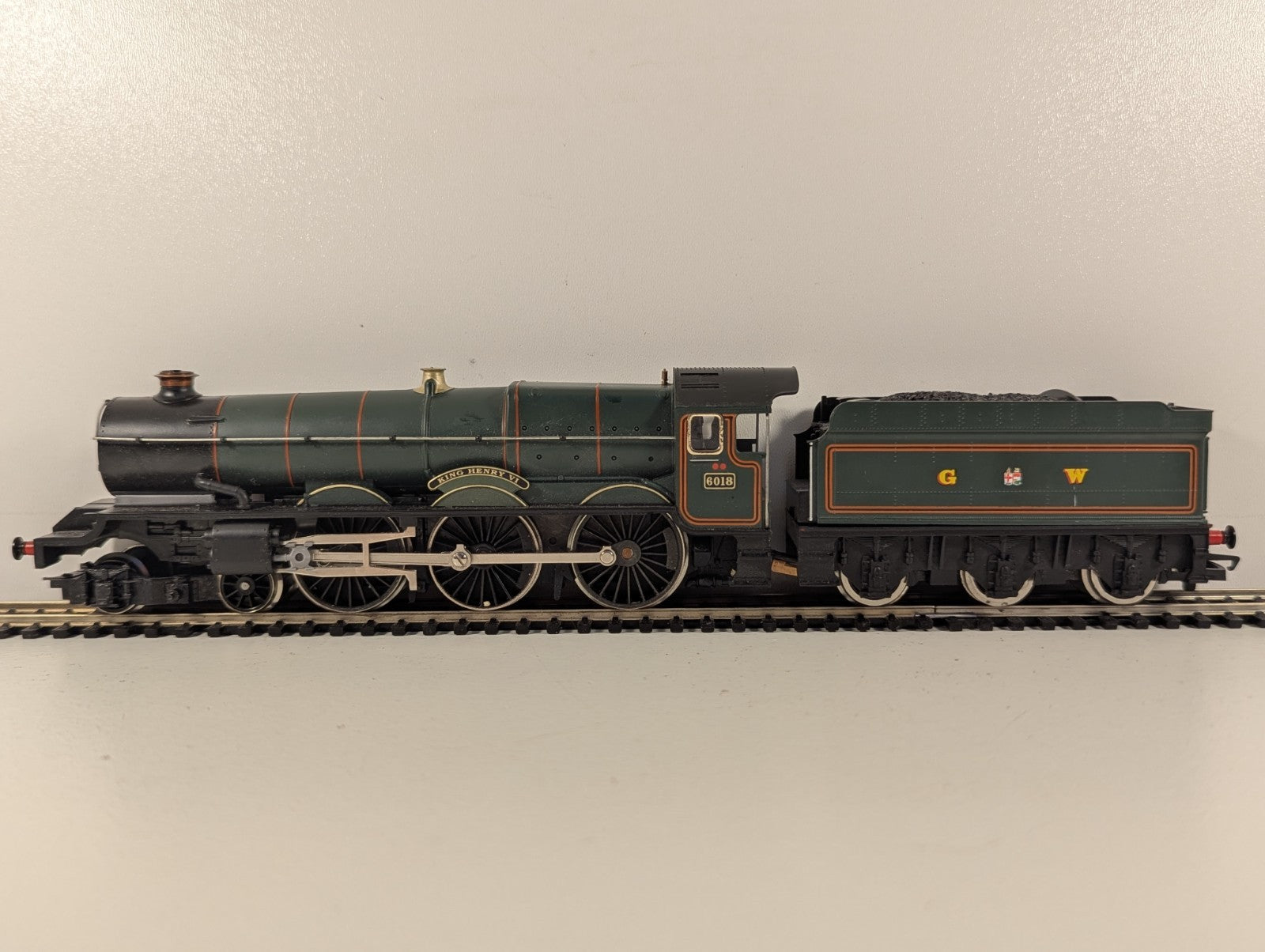 Hornby GWR King Class "King Henry VI" 4-6-0 Steam Locomotive OO Gauge