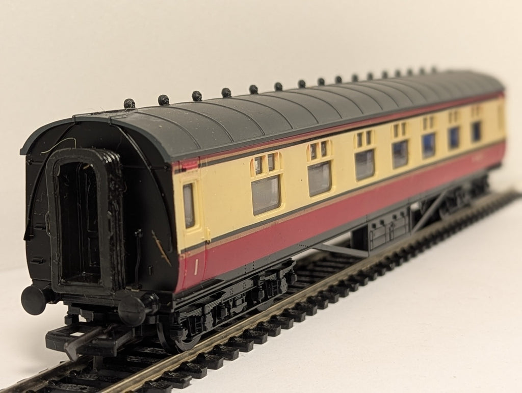 GMR Airfix 54203-4 OO Gauge BR Blood & Custard Composite Corridor Coach Boxed