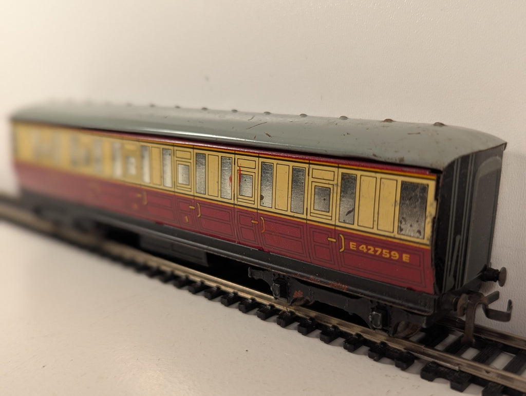 HornbyDublo BR Gresley Corridor Composite Coach Tinplate OOGauge - Damaged Decal