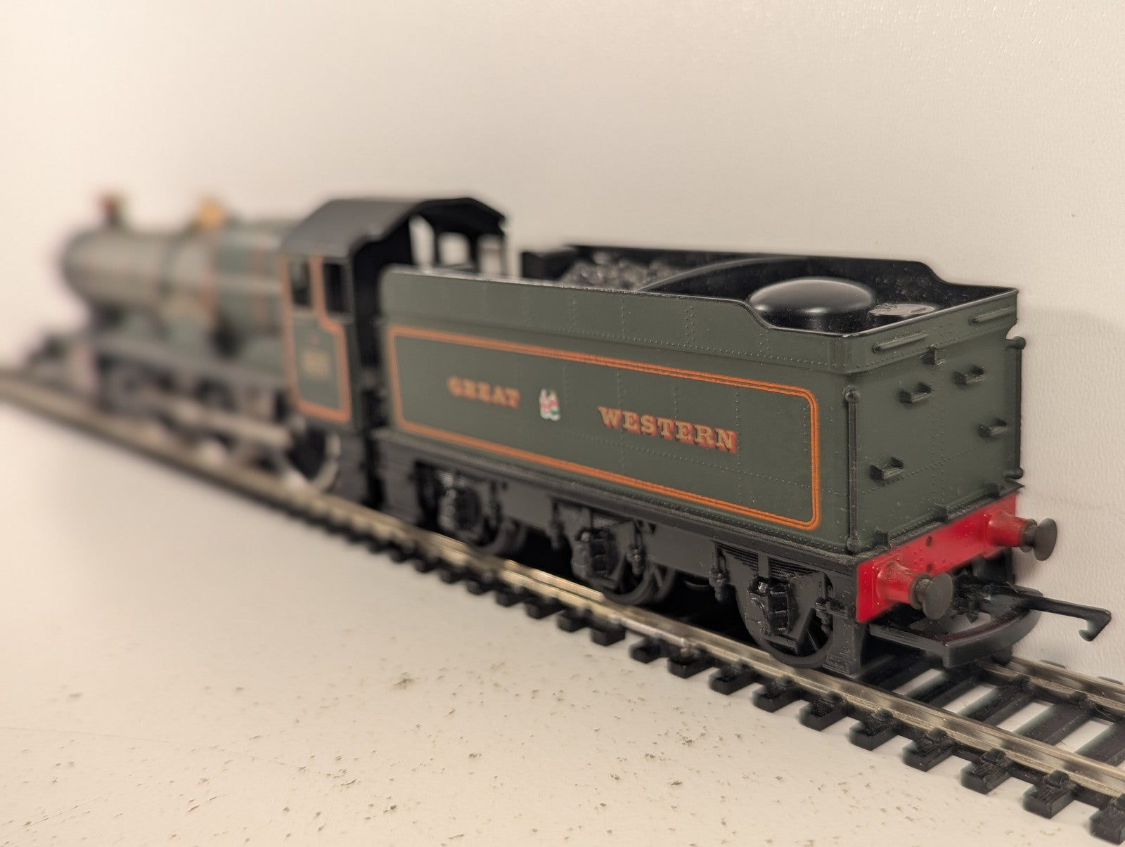 Airfix OO Scale Castle Class Caerphilly Castle Locomotive 4073 GWR Green 54124-2