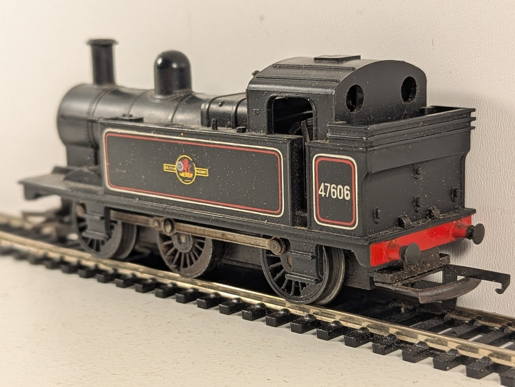 Tri-ang OO Gauge Class 3F Jinty 0-6-0T Locomotive 47606 BR Black (Early Emblem)