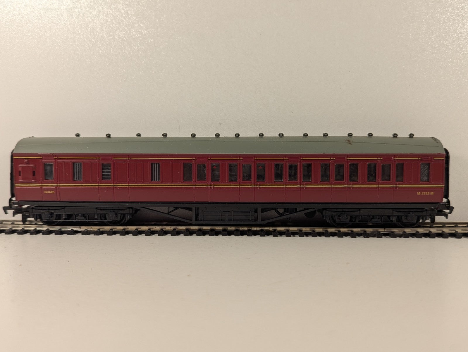 Mainline Railways 37-109 OO Gauge LMS 57' Panelled 1st/3rd Corridor Composite