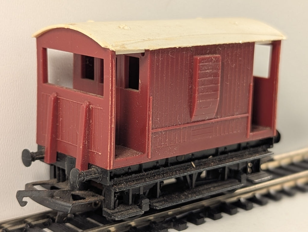 Tri-ang Railways R16 BR 20-Ton Brake Van Brown