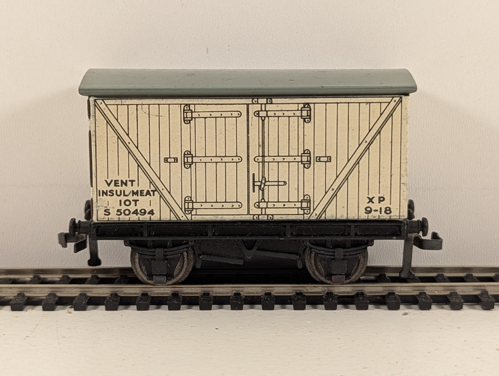 Hornby Dublo 32065 OO Gauge White D1 Meat Van - Boxed