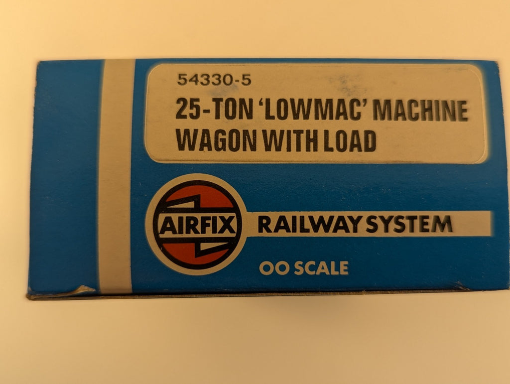 Airfix 54330 OO Gauge 25 Ton Lowmac Machine Wagon with Crate Load