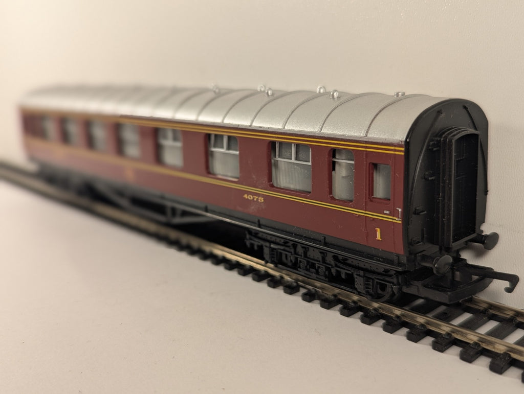 Hornby OO Gauge LMS Composite Coach Passenger Coach 4075 LMS Maroon R435