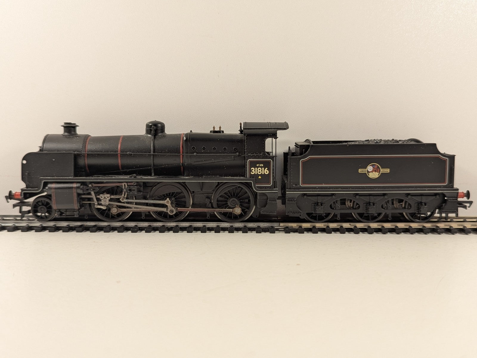 BachmannBranchline 32-151A OO Gauge BR N Class BR Lined Black Late Crest - Boxed