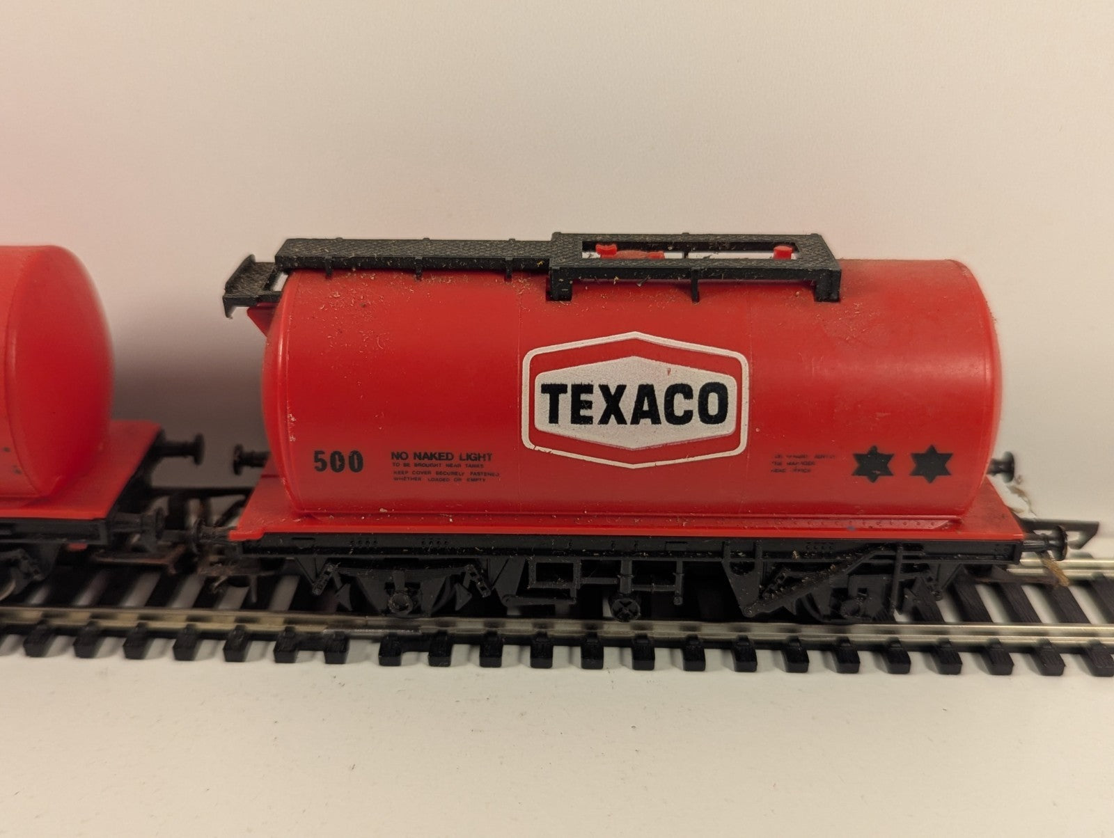 Hornby R184 OO Gauge Texaco Tank Wagon – Rake of 3