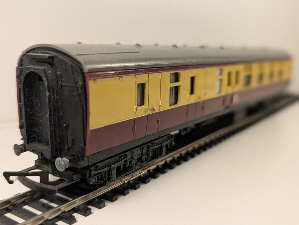 Tri-ang R383 OO Gauge BR Mk1 Brake Second Coach 35024 – Maroon & Cream