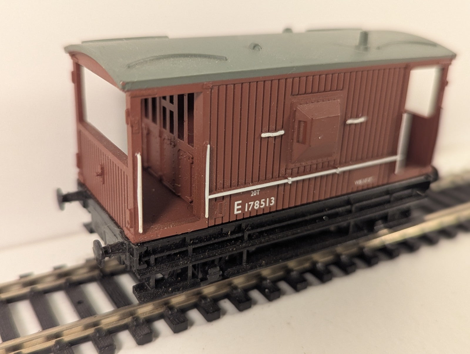 Bachmann Branchline OO Gauge 20 Ton Brake Van E178513
