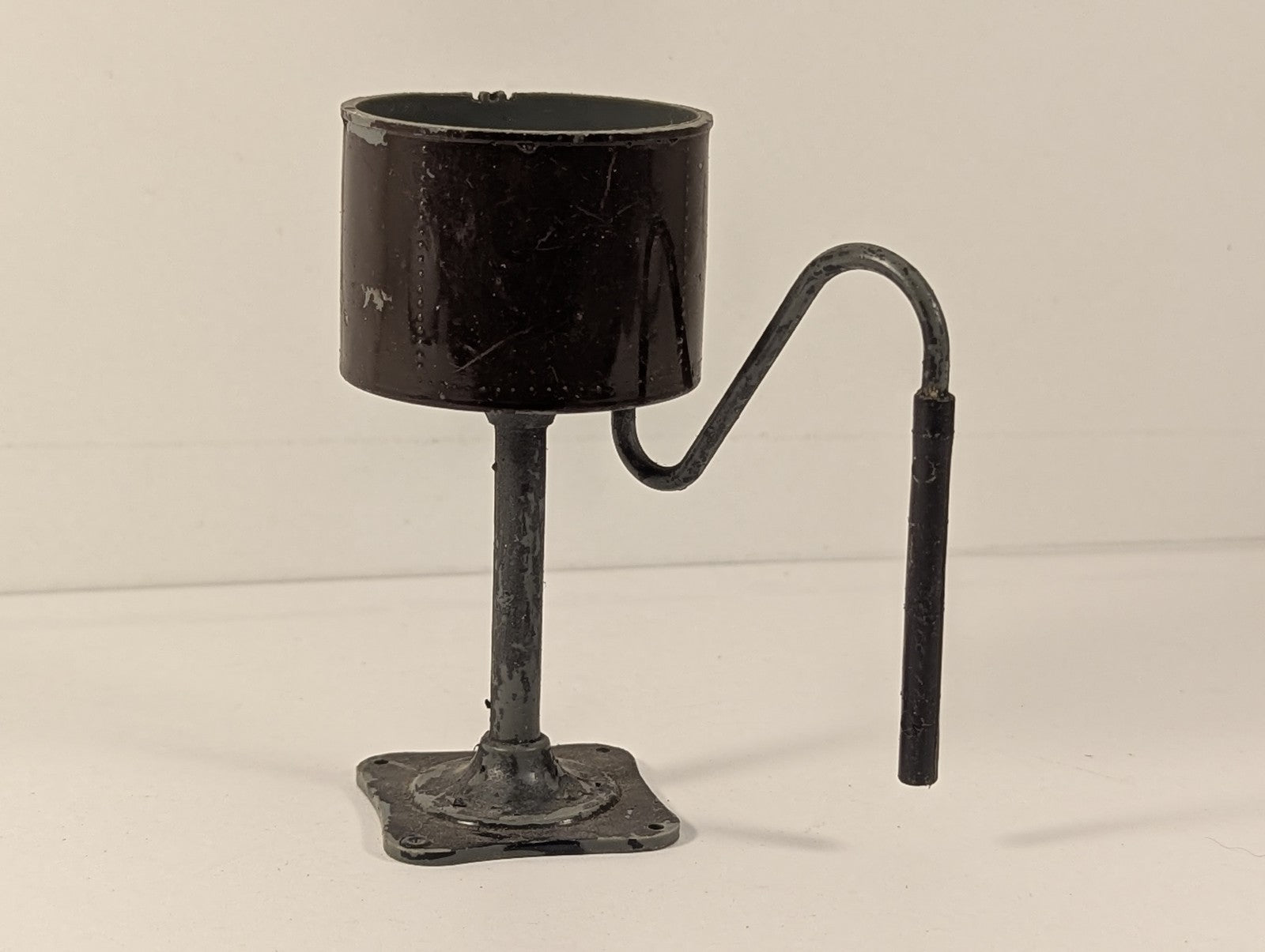 Hornby OO Gauge No. 1 Water Crane Lineside Accessory Grey and Dark Brown