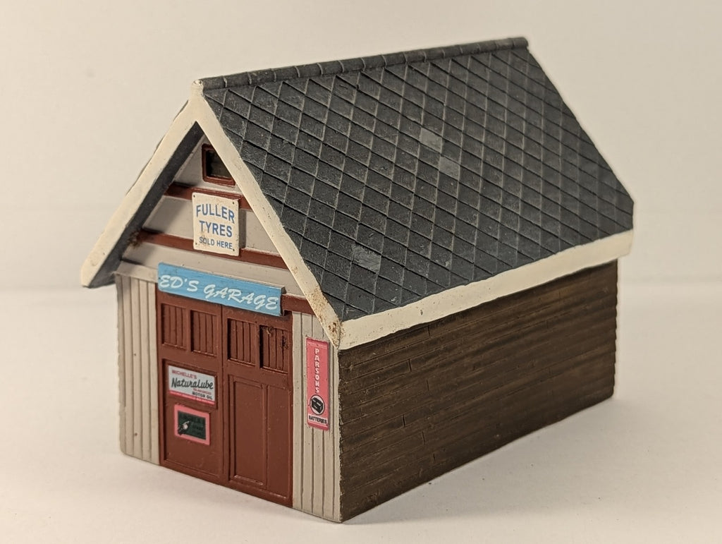 Hornby OO Gauge Ed's Garage Building 44-290