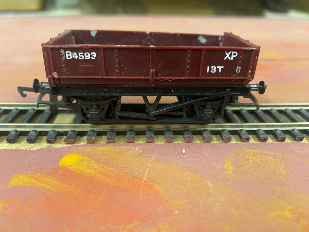 TRIANG R113 BR MAROON GOODS WAGON B4593 with DROP SIDE