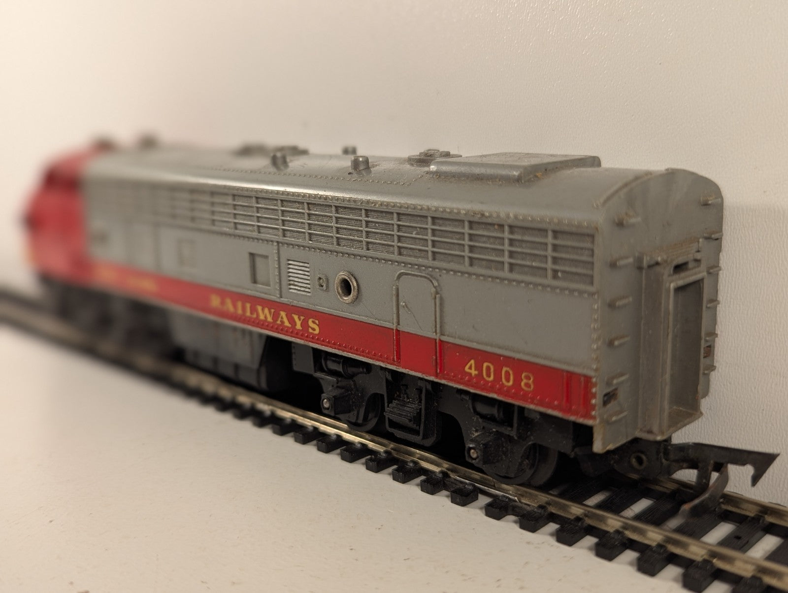 Tri-ang OO Gauge Transcontinental A Unit Diesel Locomotive 4008 -Spares / Repair