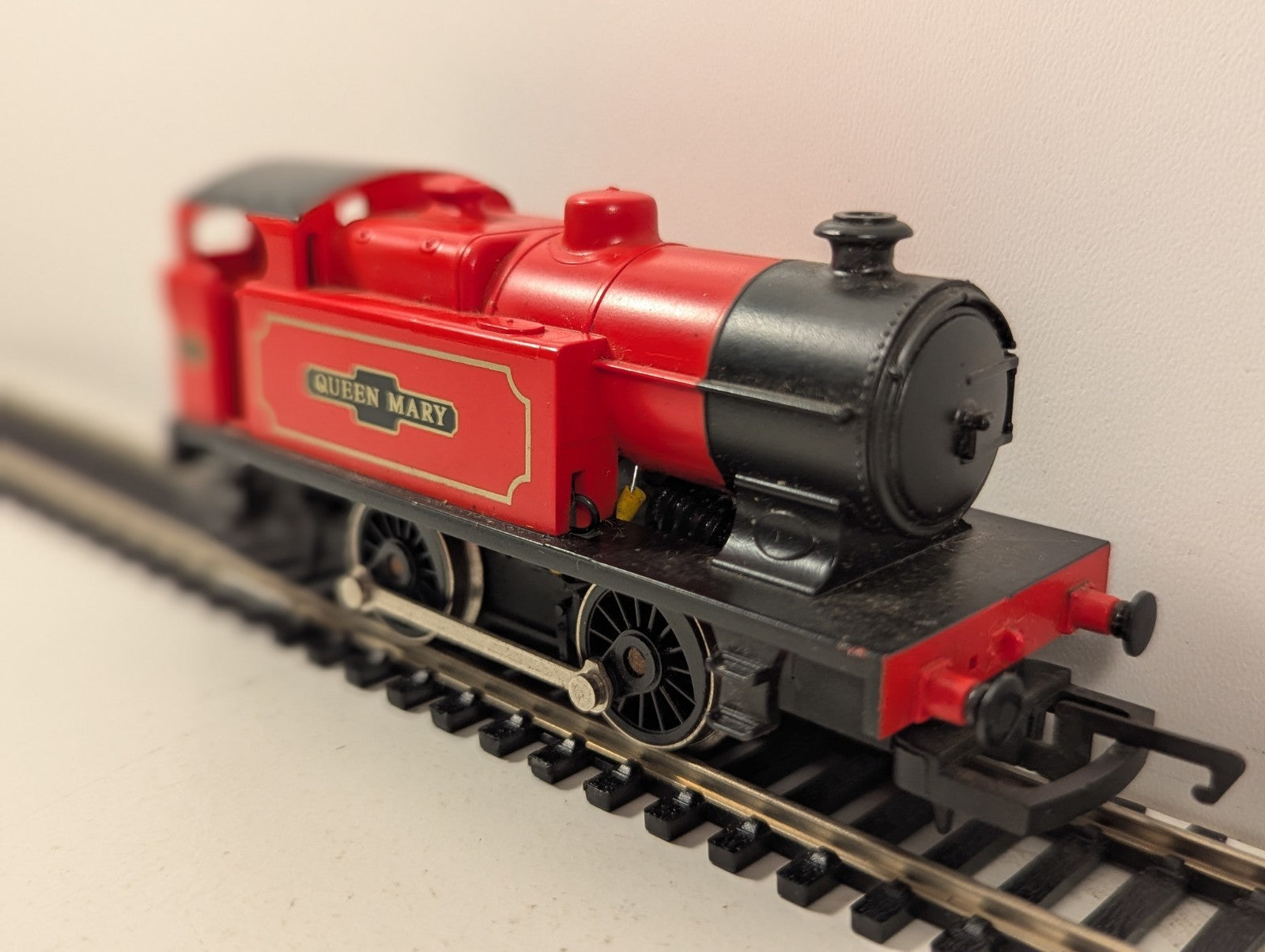 Hornby OO Gauge R863 Class D 0-4-0T “Queen Mary” No.43 Industrial Tank Loco