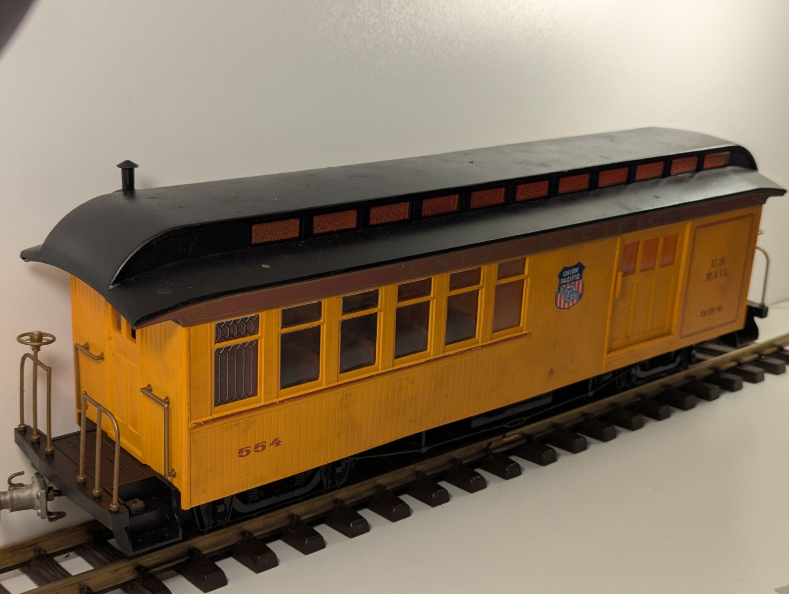 Bachmann Big Haulers G Scale Union Pacific Mail Passenger Car on O Gauge Wheels