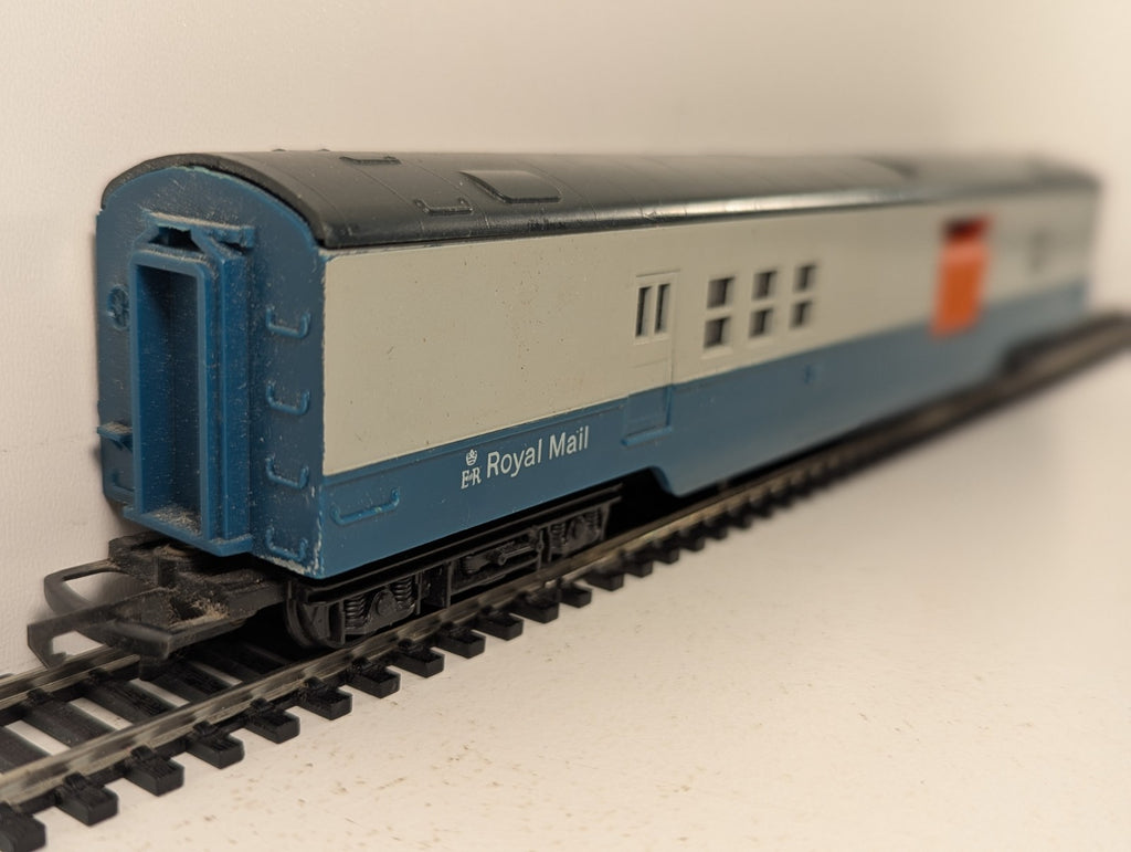 Tri-ang OO Gauge Operating Royal Mail TPO Coach Passenger Coach
