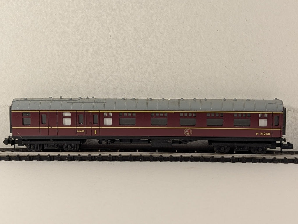 Minitrix N Gauge BR Mk1 Brake Composite Coach Passenger Coach M 21240 BR Maroon