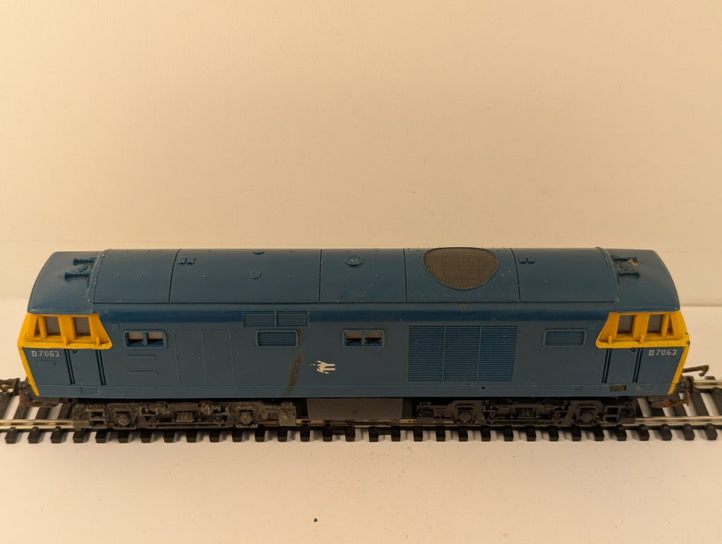 Tri-ang Hornby R758 OO Gauge Class 35 Hymek BR Blue - Non-Runner