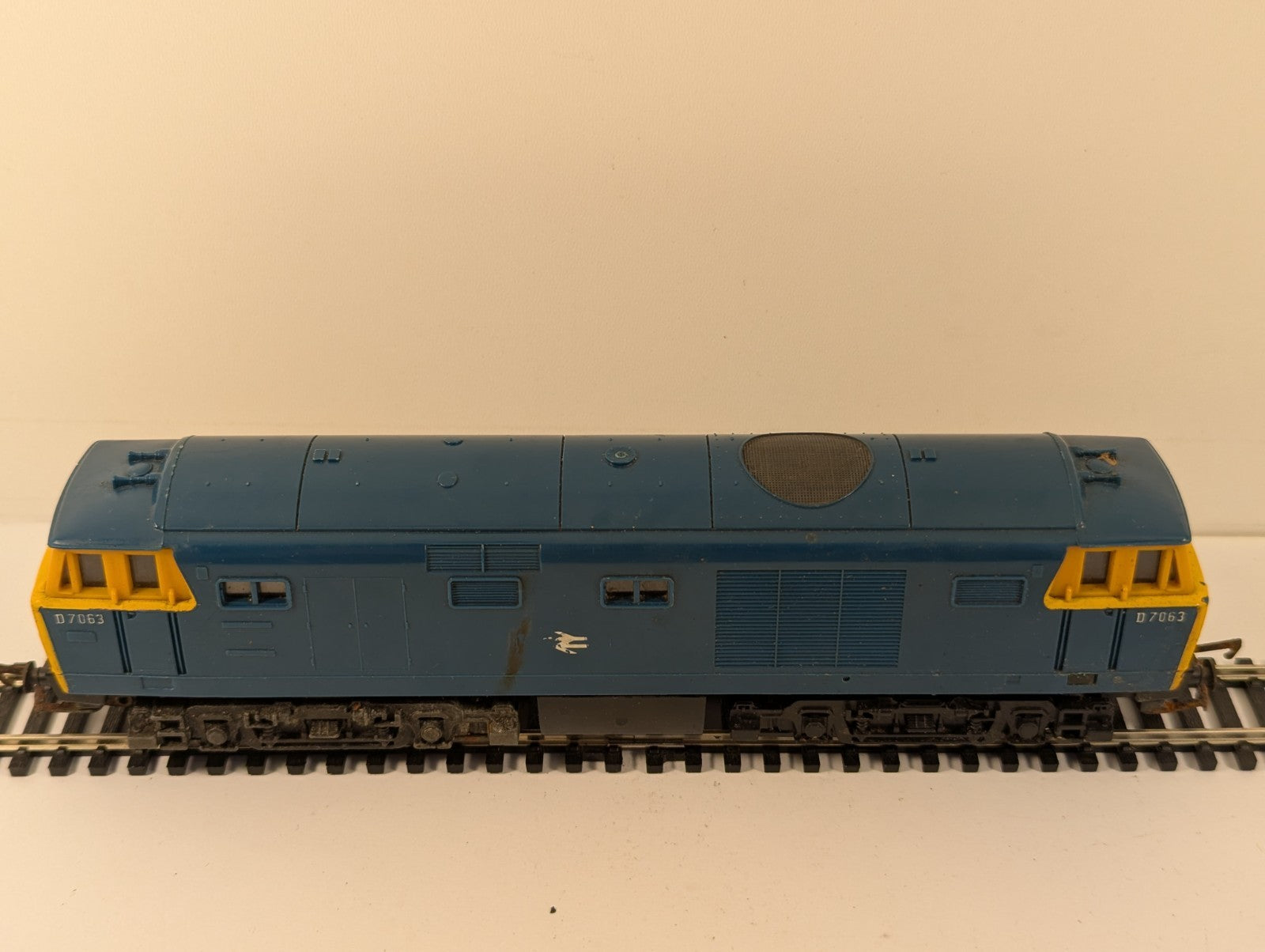 Tri-ang Hornby R758 OO Gauge Class 35 Hymek BR Blue - Non-Runner