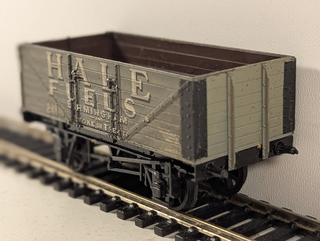 Airfix OO Gauge 7 Plank Open Wagon Goods Wagon 241 Hale Fuels grey